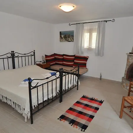 Daire Arsinoi Stonehouses Limenaria (Thasos)